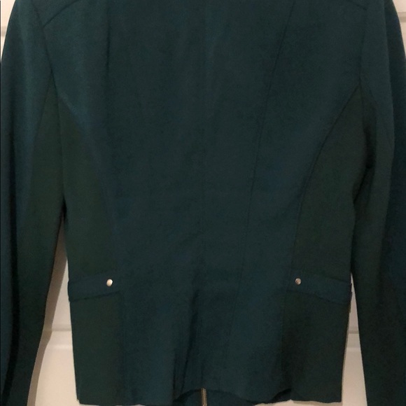 Green short blazer with gold details - Picture 4 of 5